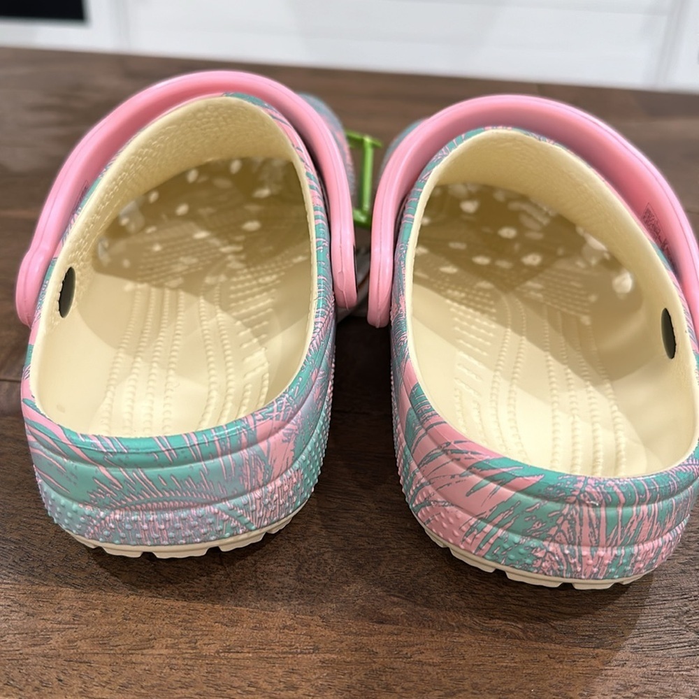Crocs Classic Spring Break Clog - Picture 4 of 7